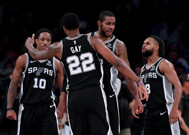 G2爆冷击败GEN拿下开门红，Chovy被打的直挠头，彻底晕了